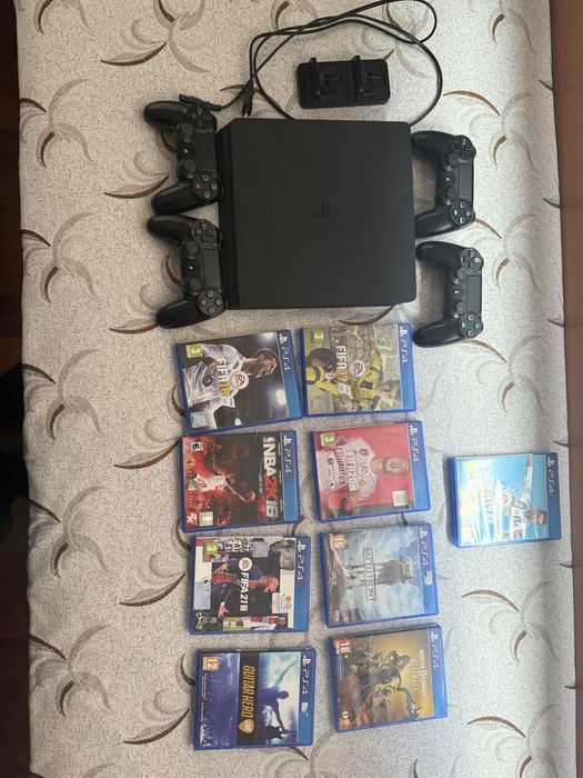 PlayStation 4 Slim + 4 джойстика + игри