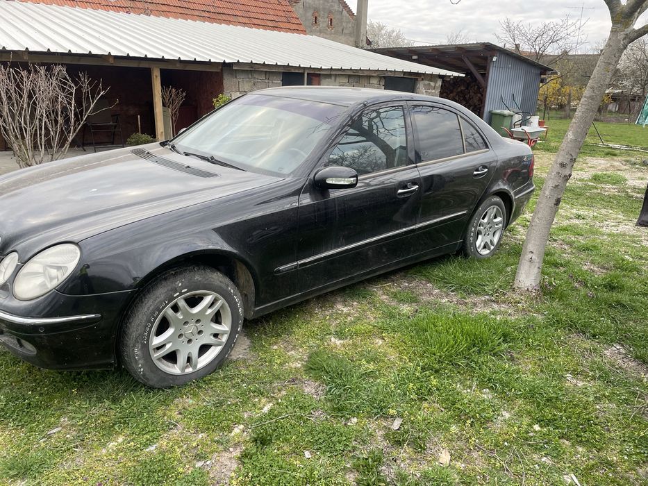 Dezmembrez Mercedes  E 220 cdi W 211
