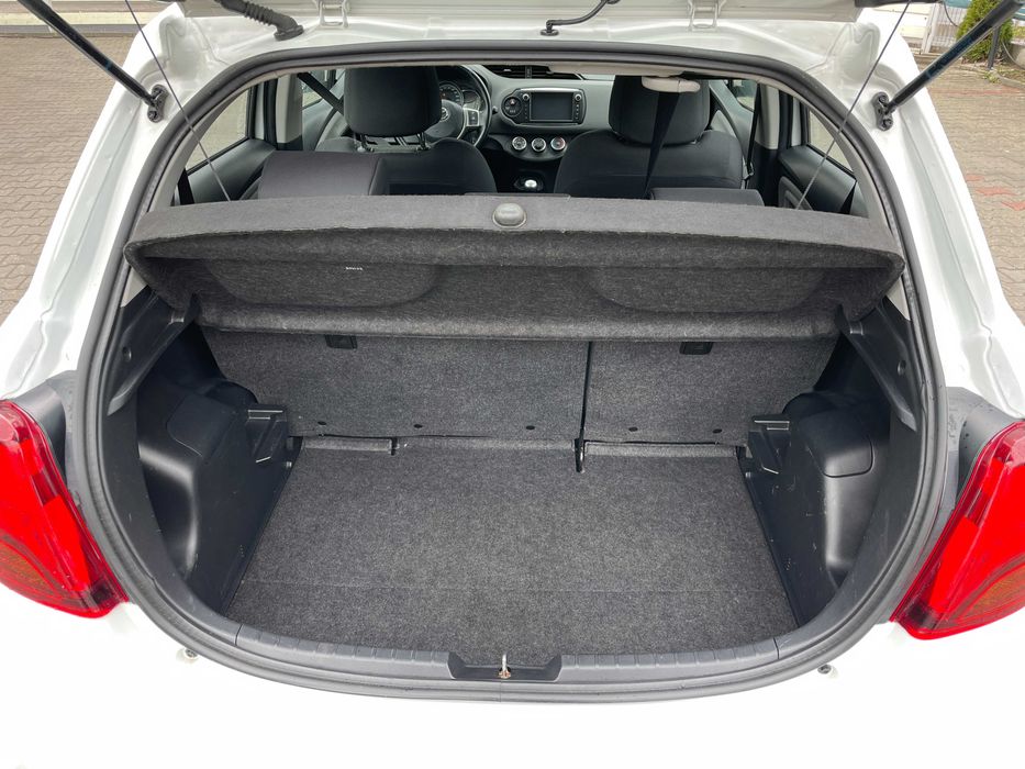 RENT A CAR / Inchiriez TOYOTA YARIS, Bucuresti