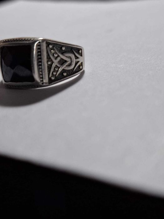 печатка серебряная мужская с камнем