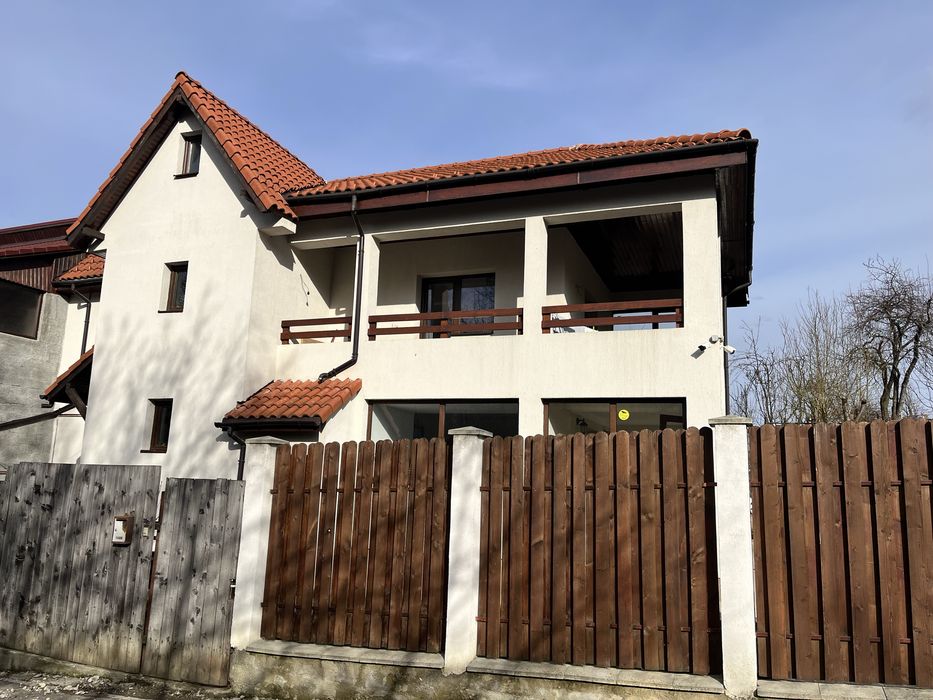 Casa de vanzare in zona linistita, teren 573mp