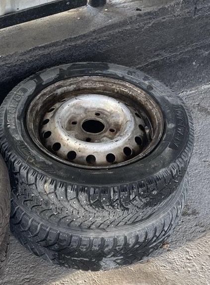Продам зимние шины.