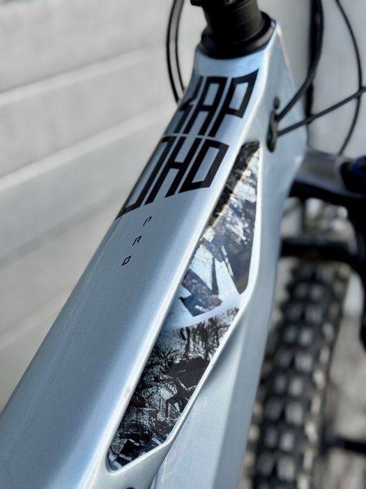 Bicicleta electrica Ktm , Carbon , Bosch Cx4