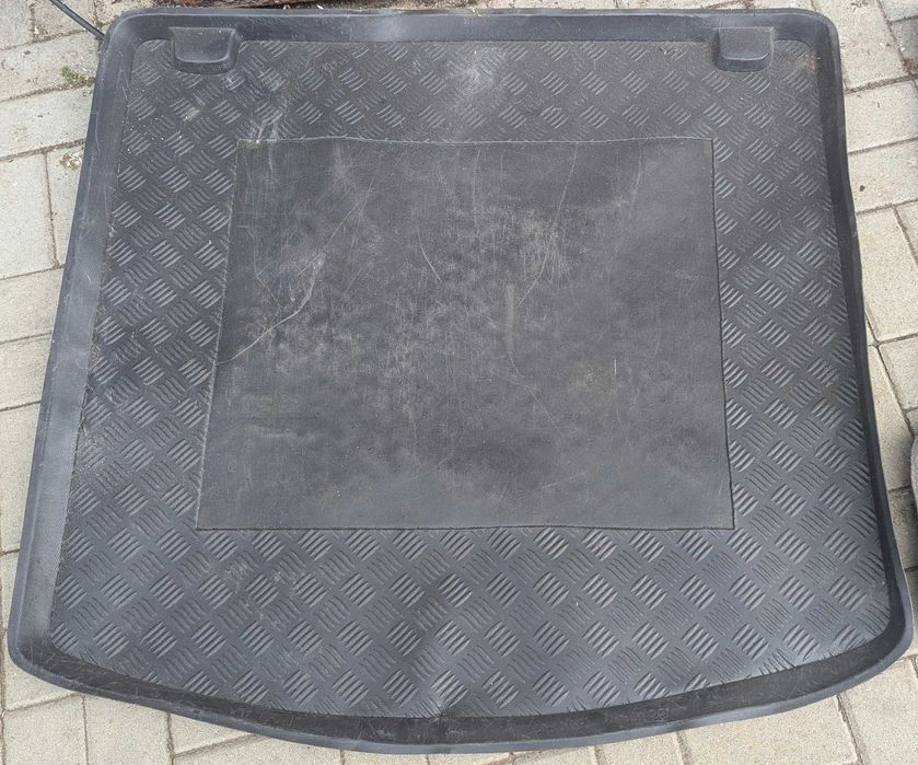 Гумени и Текстилни Стелки; Кори багажник; Xenon завиващ (Dynamic; за части) фар за BMW E60 / E61