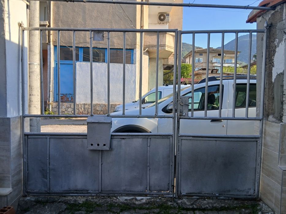 Външна метална врата