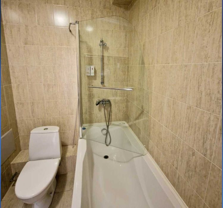 Продам ванны, стеклянные перегородки, раковины