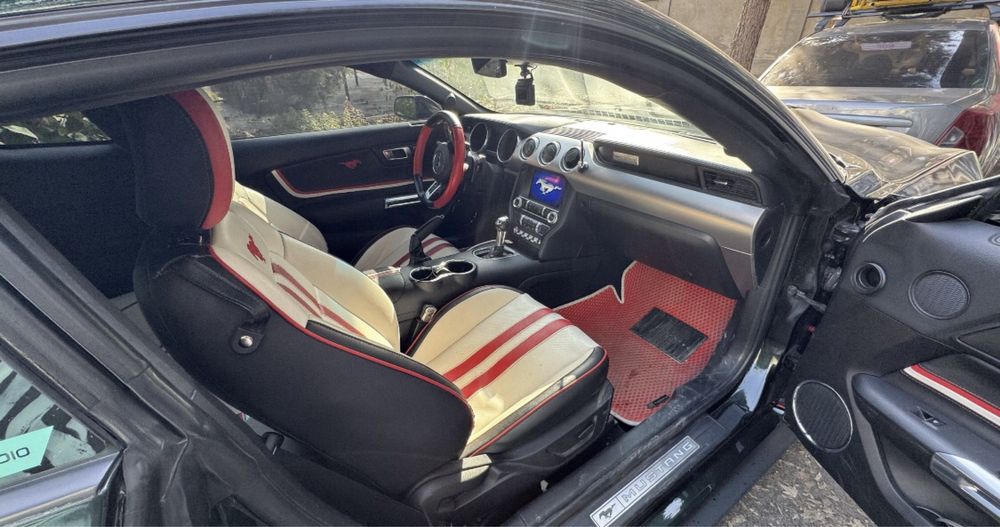 Ford Mustang 2.3 EcoBoost — Дерзкий, Мощный, Готов к дороге!