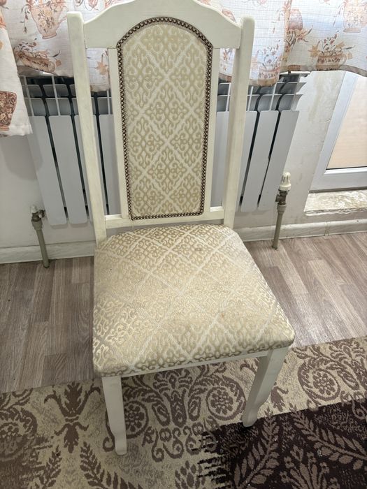 Стол и стулья для зала