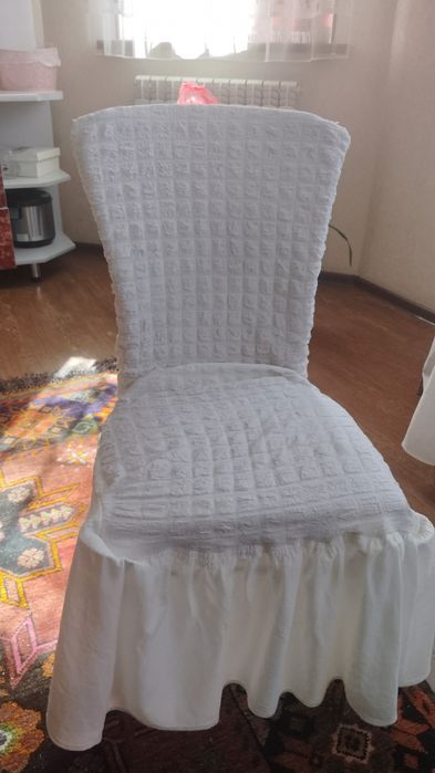 7 стуля одно барный стул