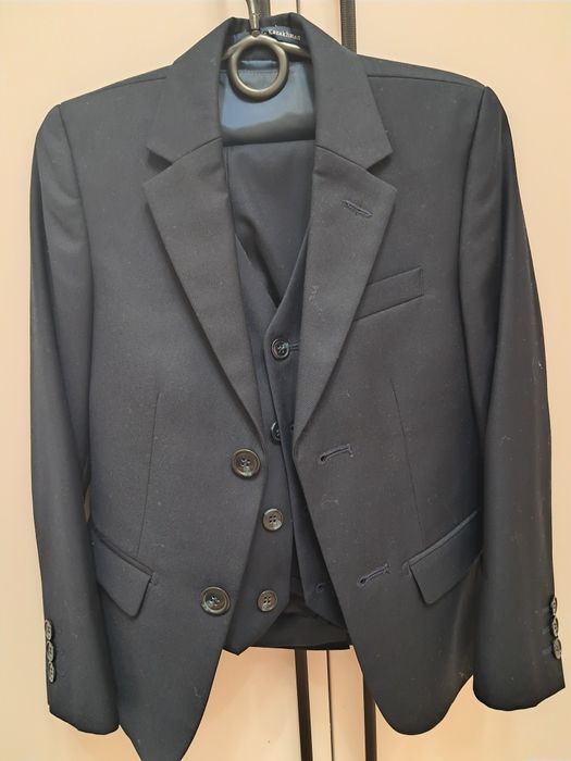 Продам детский костюм тройку для 1го класса