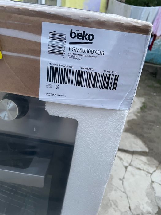 Vând aragaz electric Beko preț 3200 RON