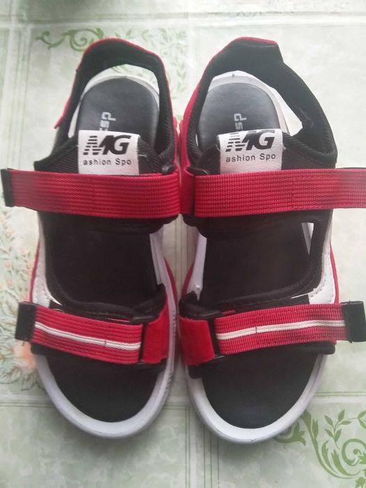 Сандали на мальчика.