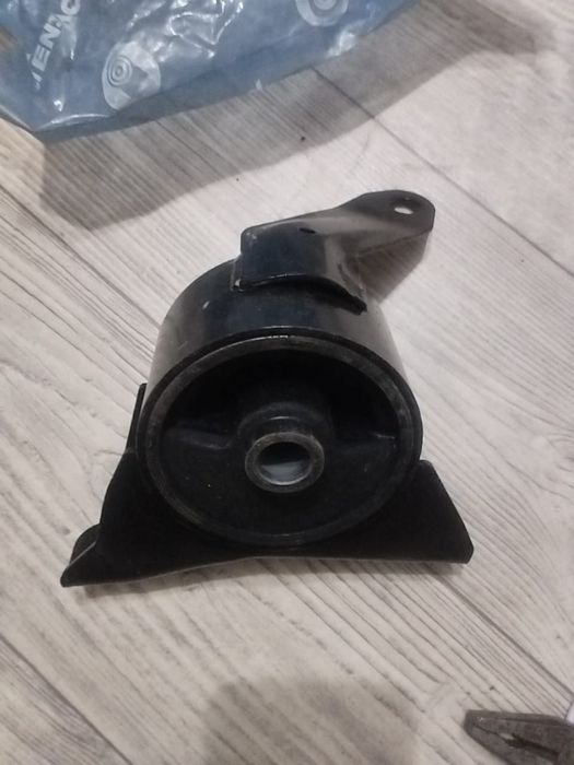 Подушки двигателя Тойота Карина