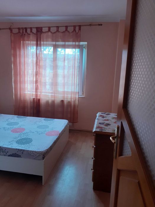 Închiriez apartament