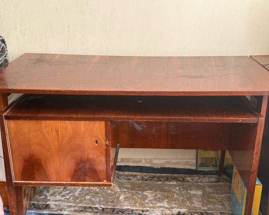 Продаётся Письменный стол  производство Румыния!