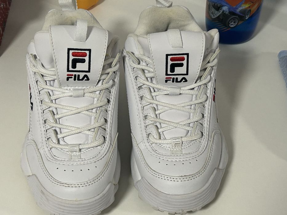 Vînd adidași  fila  mărimea 36  purtați  o singură dată   100  roni