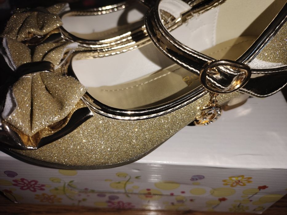 Pantofi aurii fetita 30