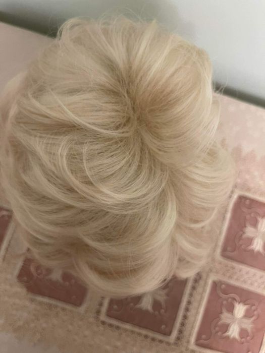 Перука от изкуствен косъм