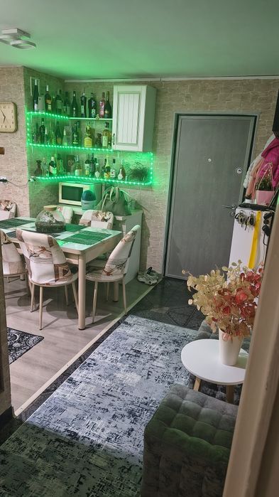 Apartament renovat și mobilat complet