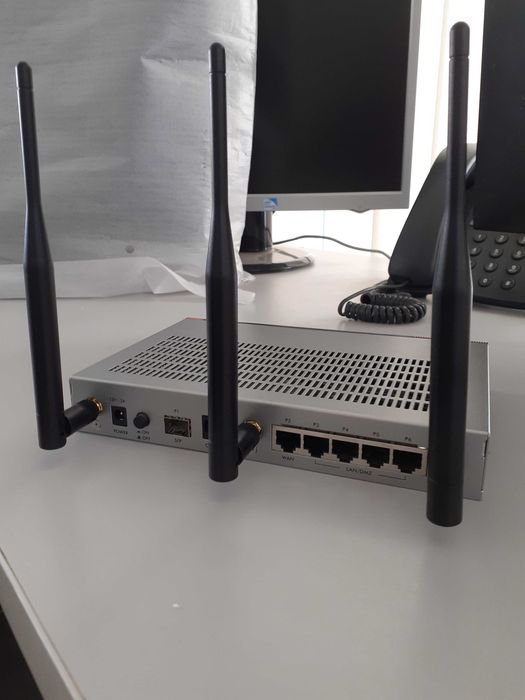 Vand router wireless Firewall ZYXEL USG ATP100W