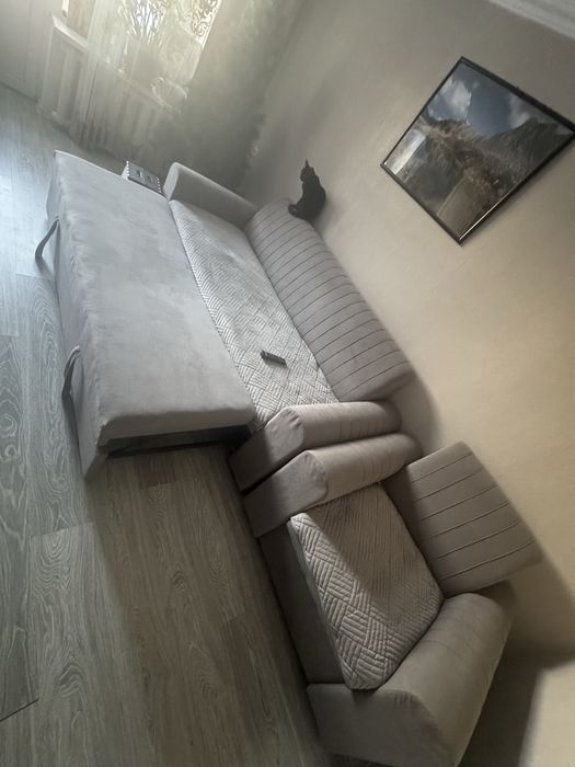 Диван с креслом