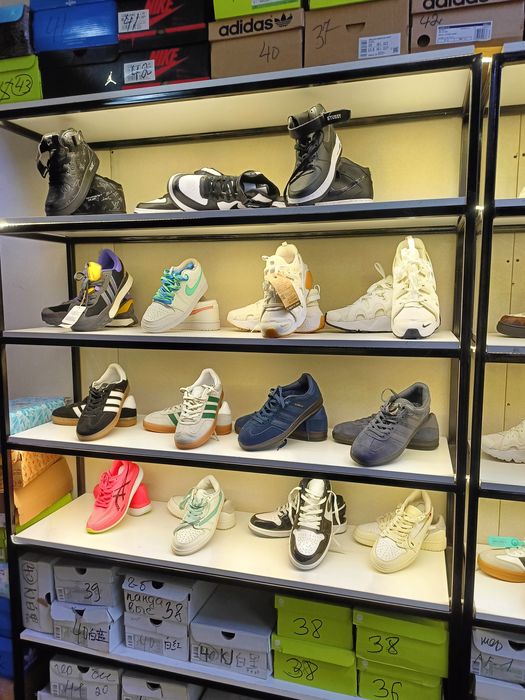 Продам обуви кроссовки