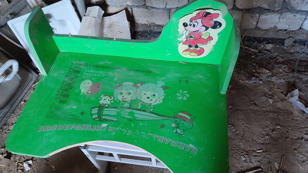 Парта для младший школьниках