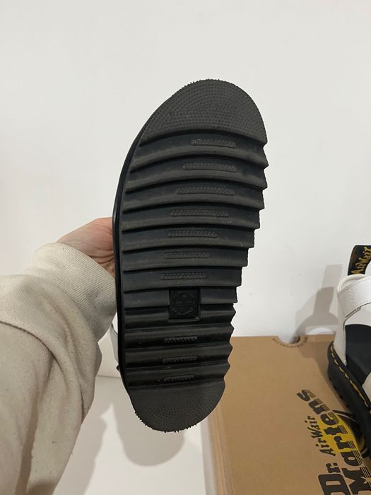 Sandale dr martens 37, albe