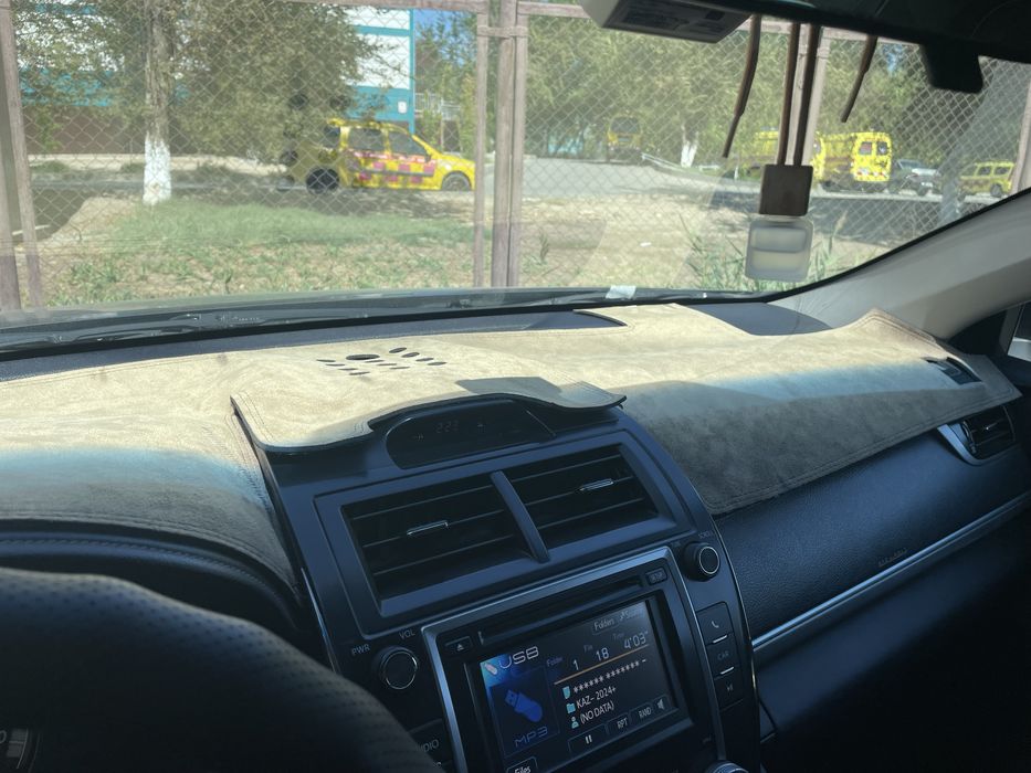 Накидка на панель камри 50