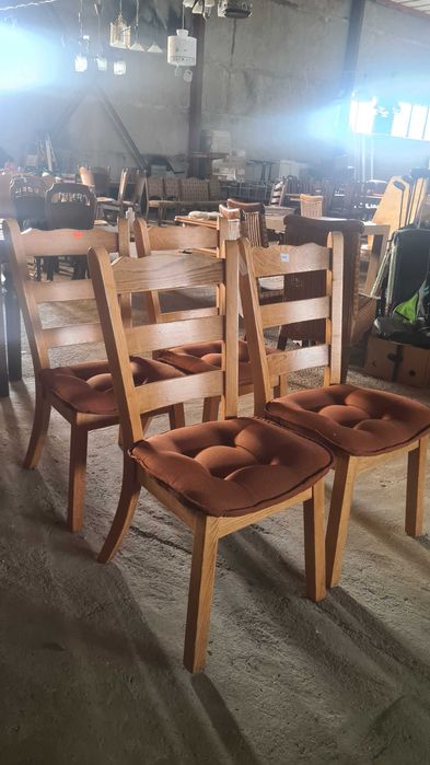 Масивни столове с дамаска