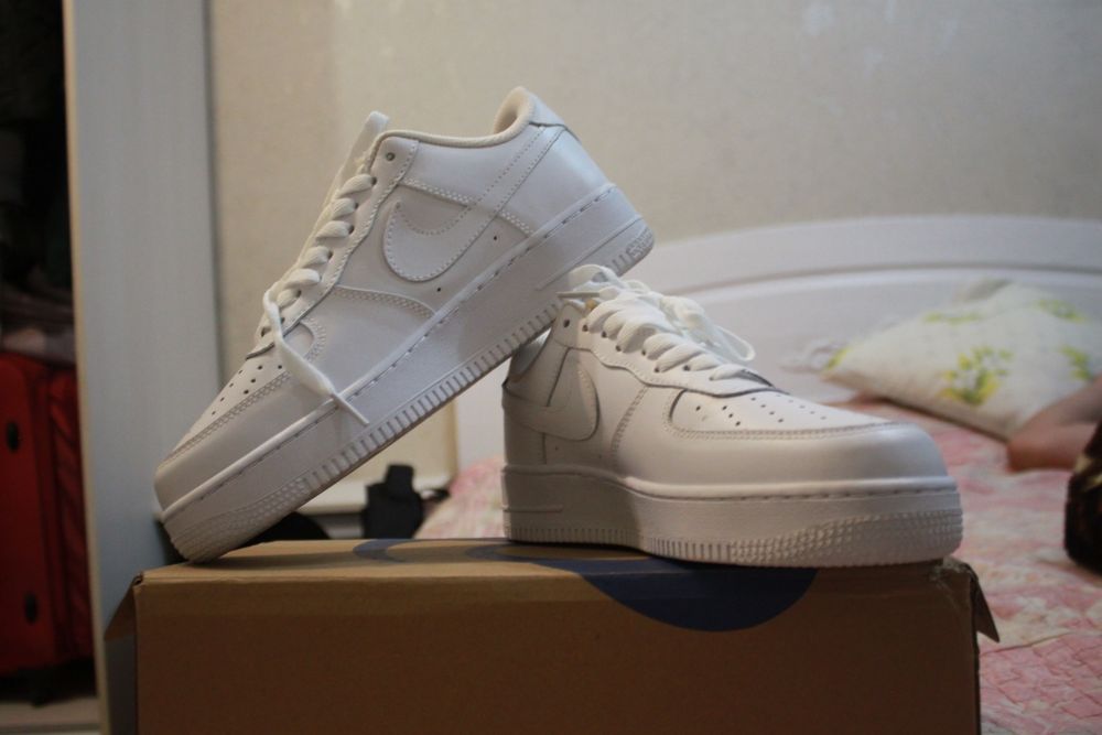 Продам абсолютно новые кроссовки