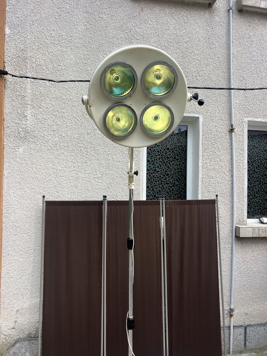 Продавам лампа операционна