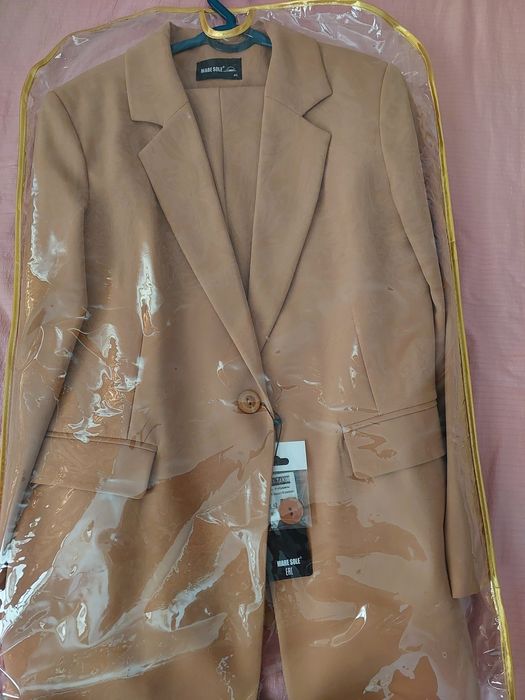 Брючный костюм. Женский