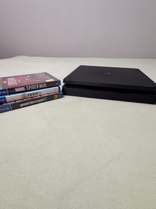 PS4 Slim 1TB + jocuri