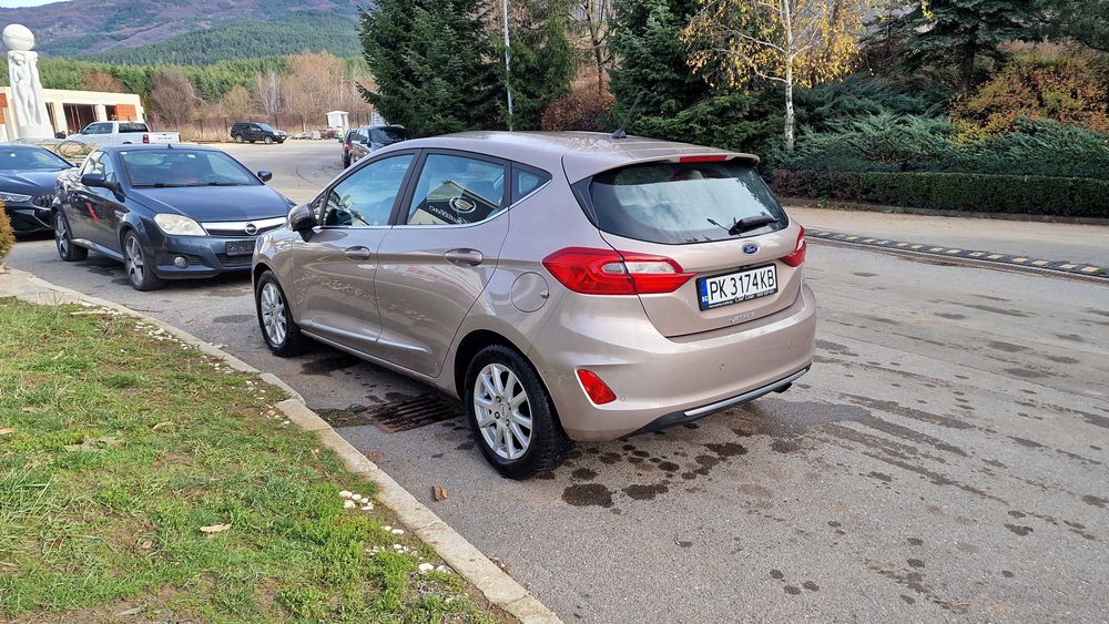 продавам Ford Fiesta vignale 2019 с удар цяла за части