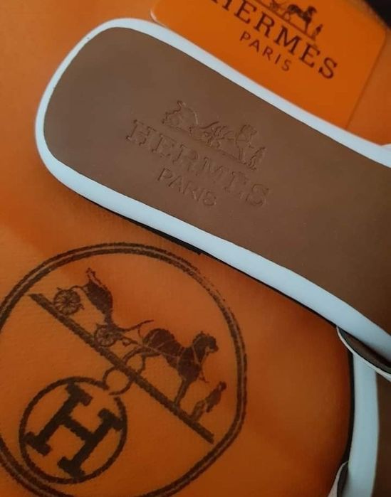 Papuci albi,diverse mărimi, import Italia, accesorii incluse