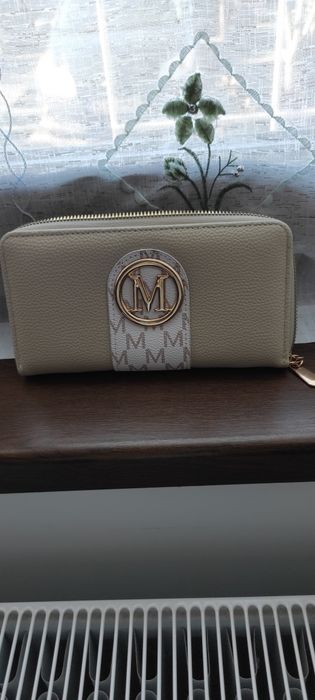 Portofel, culoarea bej, nou