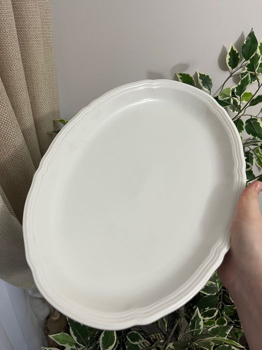 Platou oval alb cu model