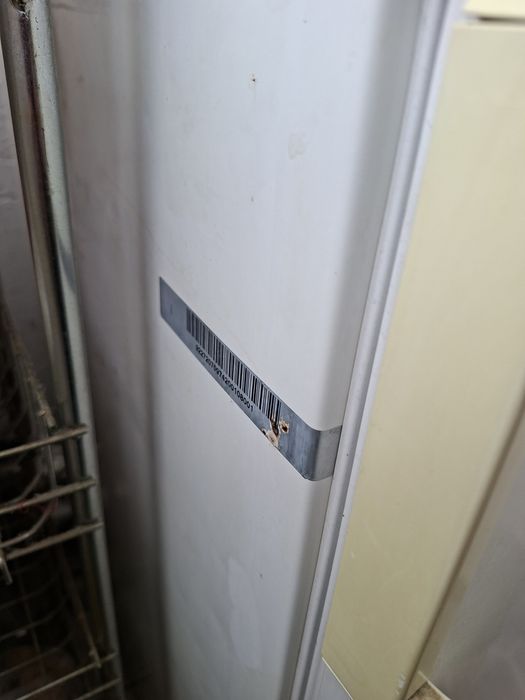 Прадавам работещ фризер      Electrolux запазен