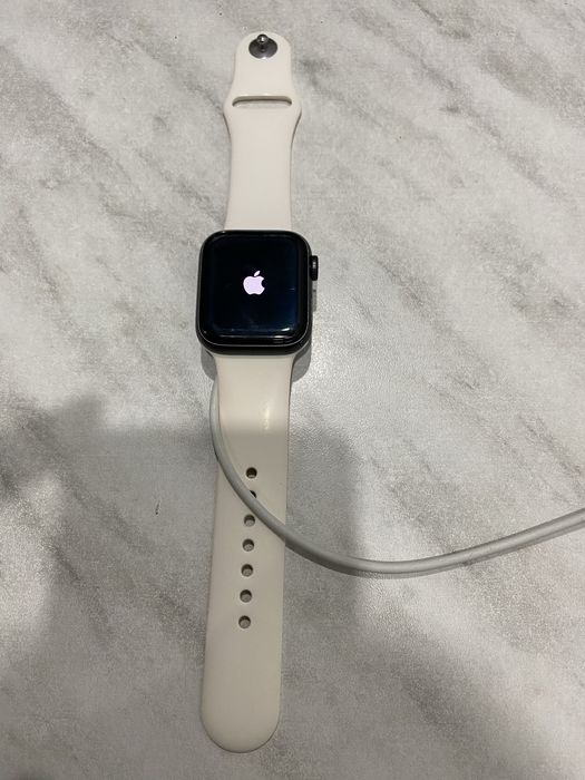 Продам apple watch SE оригинал