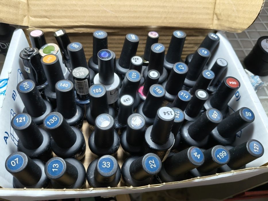 Продам лаки, базы и т.д