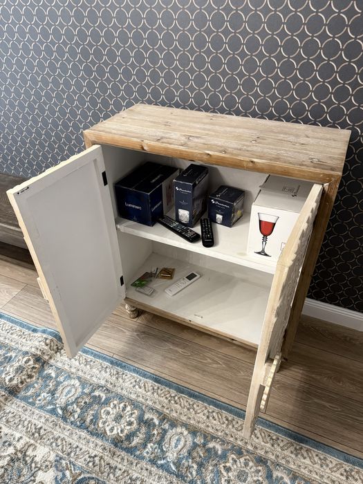 Тумба / комод Ashley Accent Cabinet