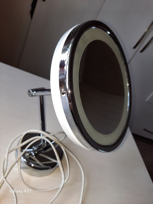 Зеркало с лампой увеличительная