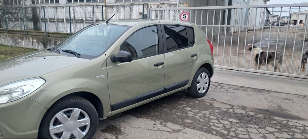 Dacia Sandero 2009 motor1.4 benzina AC ,servo,pret 2400€ negociabil