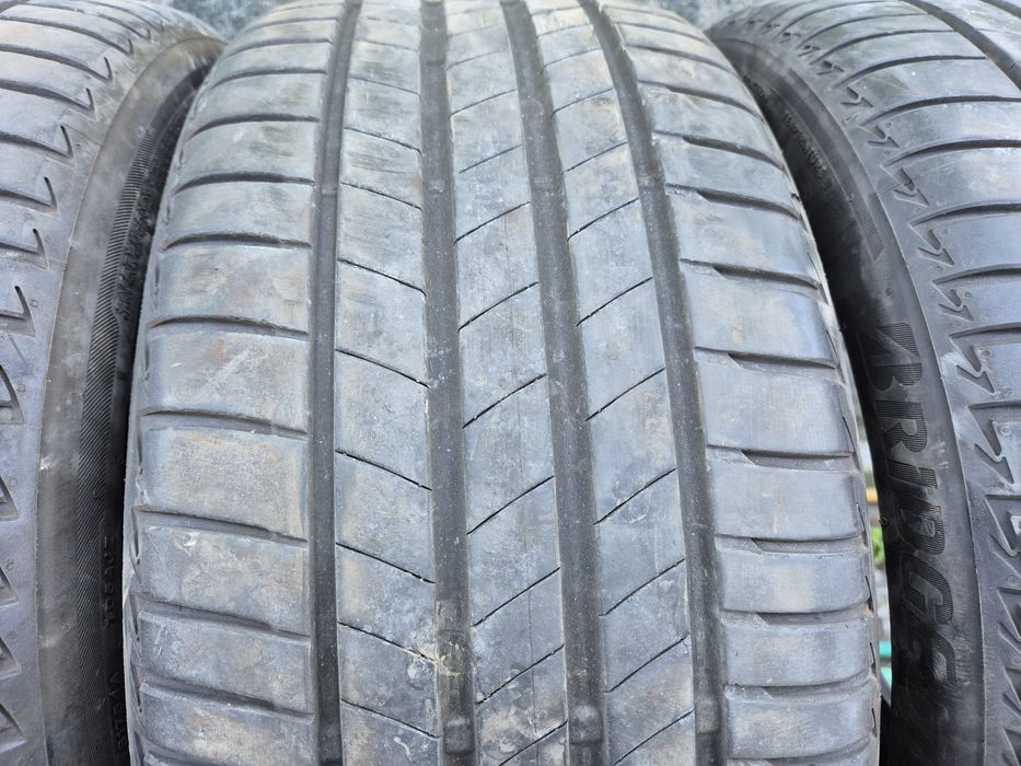 4бр летни гуми Бриджснон туранца ТОО5/ 245-40-19/ 2022г/ 6- 6.5мм гр./