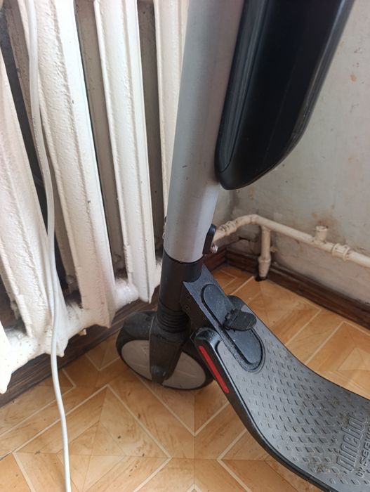 Продам электросамокат ninebot .