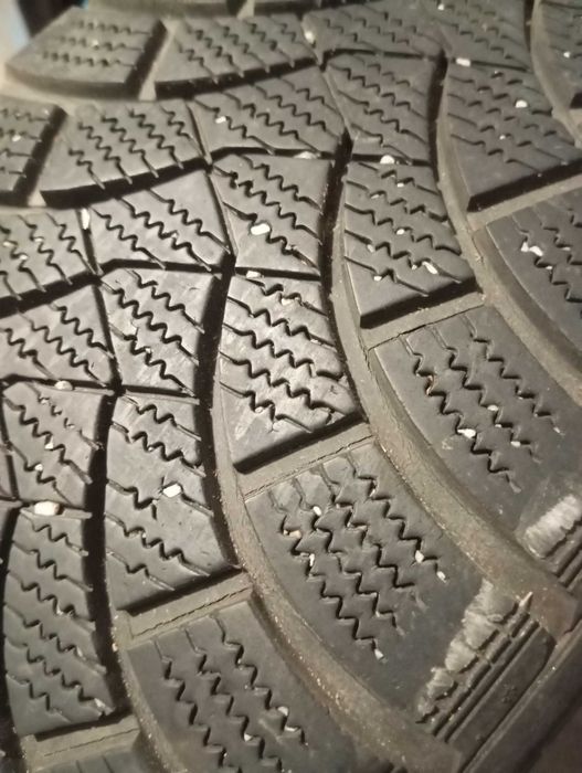 Гуми , зимни 215/65/16
