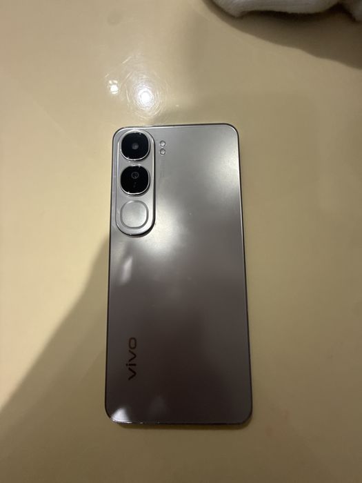 Vivo v40 lite идеал 2 года пользовался