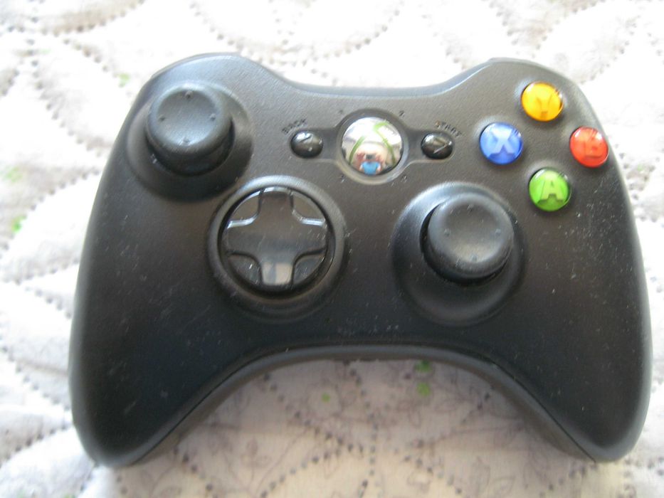 Продавам оригинален контролер за XBOX 360