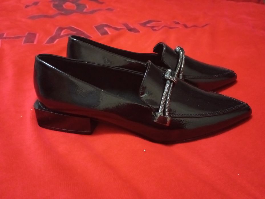 Ayol va qizlarimiz uchun oyoq kiyim